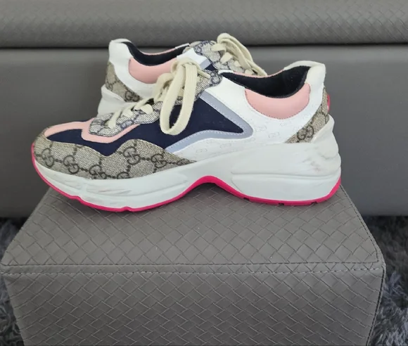 Gucci Navy and Cream Sneakers - Picture 7 of 13